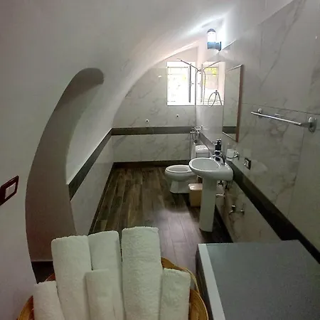 בית הארחה House H