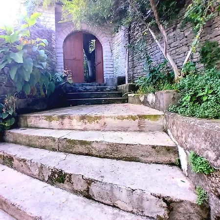 בית הארחה House H Gjirokastër