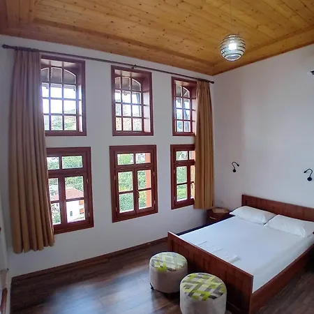 Gæstehus House H Gjirokastër