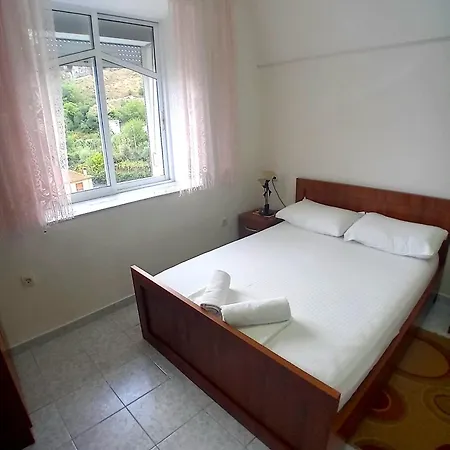 House H Guest house *