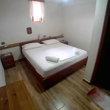 House H Guest house *