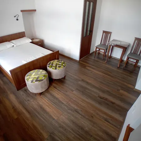 House H Guest house *