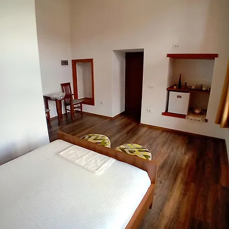 House H Guest house *