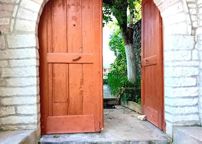 House H Gasthuis Gjirokastër